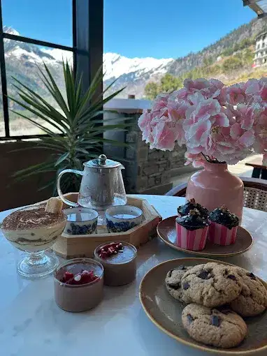 Manali Honeymoon Bliss – A Romantic Escape with The Khar