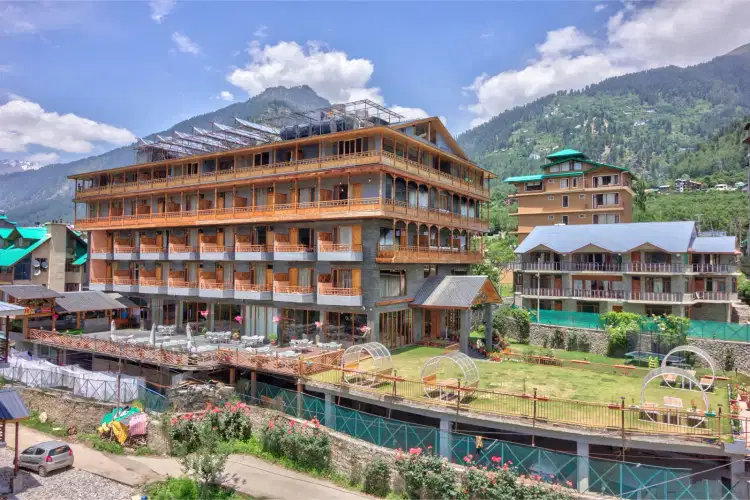 Manali Honeymoon Bliss – A Romantic Escape with Snowflakes Resort and Spa