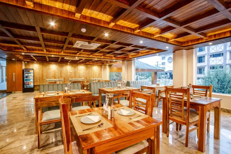 Manali Volvo Tour with Couple-Friendly Stay at SVH Hotel (Centrally Heated)