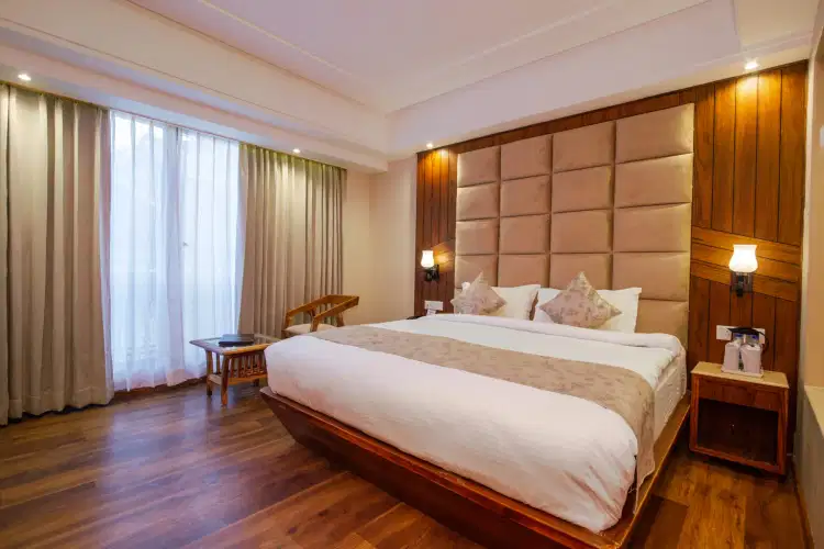 Manali Volvo Tour with Couple-Friendly Stay at SVH Hotel (Centrally Heated)