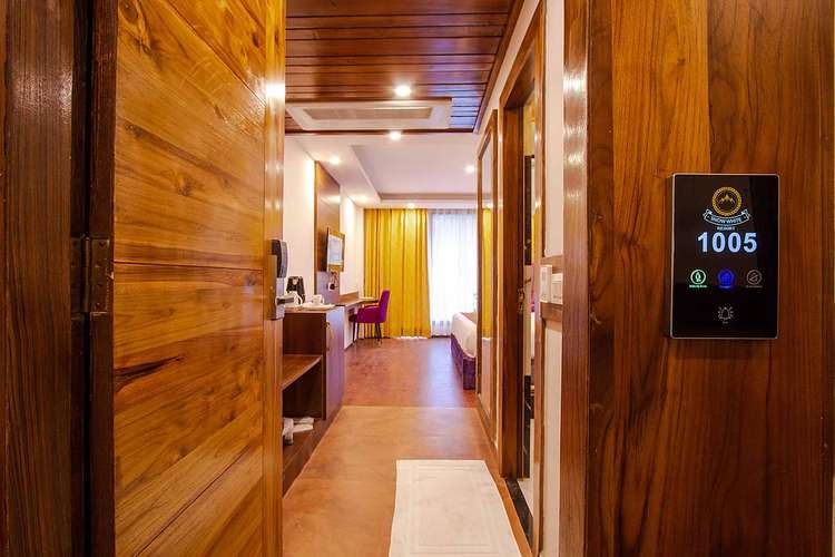 Manali Luxury Vacation with Snow White Resort – Centrally Heated