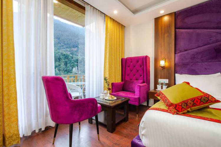 Manali Luxury Vacation with Snow White Resort – Centrally Heated