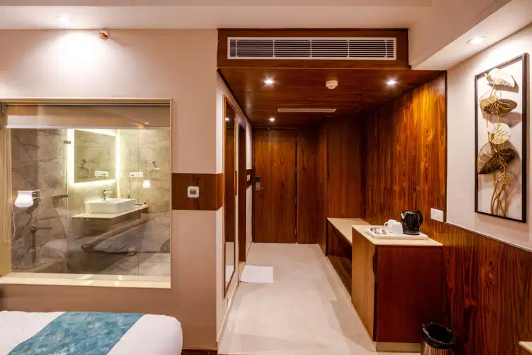 Manali Volvo Tour with Couple-Friendly Stay at SVH Hotel (Centrally Heated)